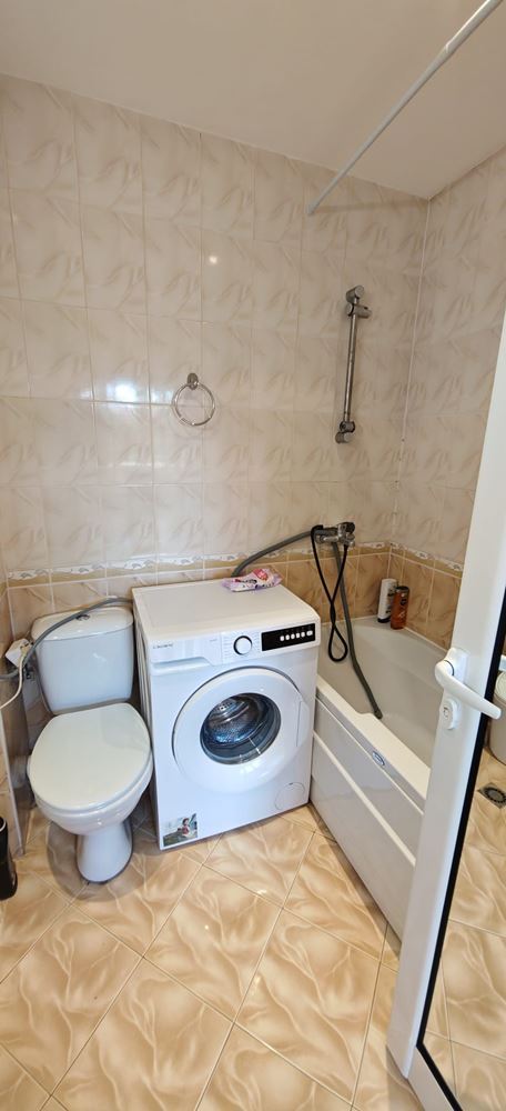 Furnished one-bedroom apartment with partial sea view and excellent infrastructure