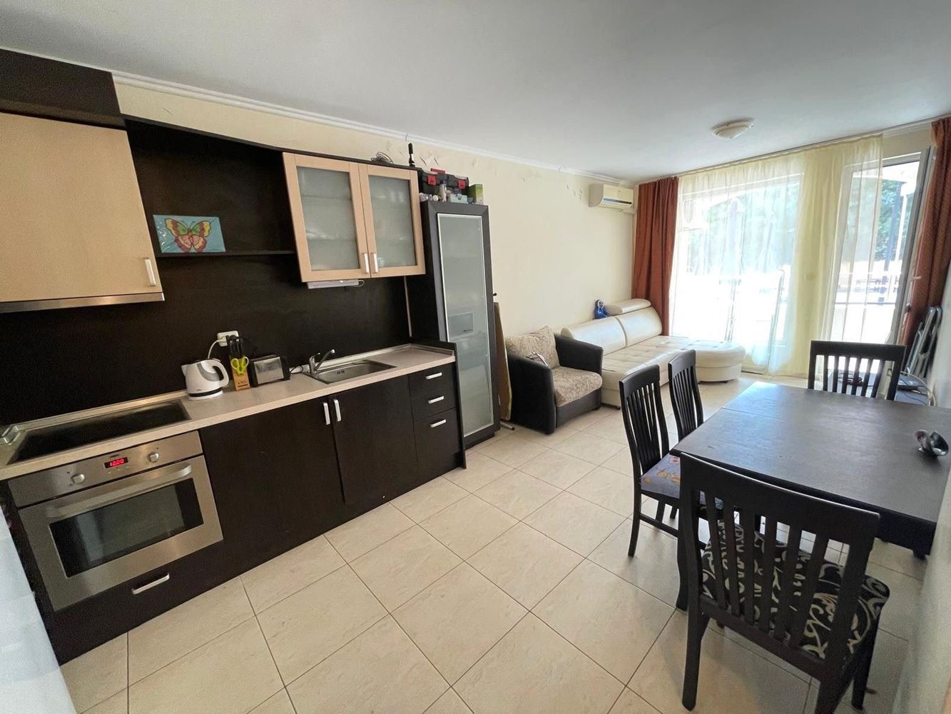 Large One-Bedroom Apartment 100 Metres from the Beach in Pomorie with Direct Access to the Swimming Pool