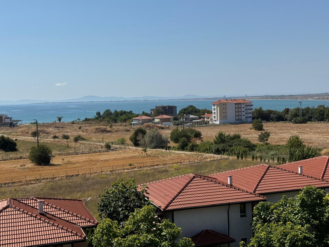 Spacious studio with sea view and separate sleeping area in Aheloy