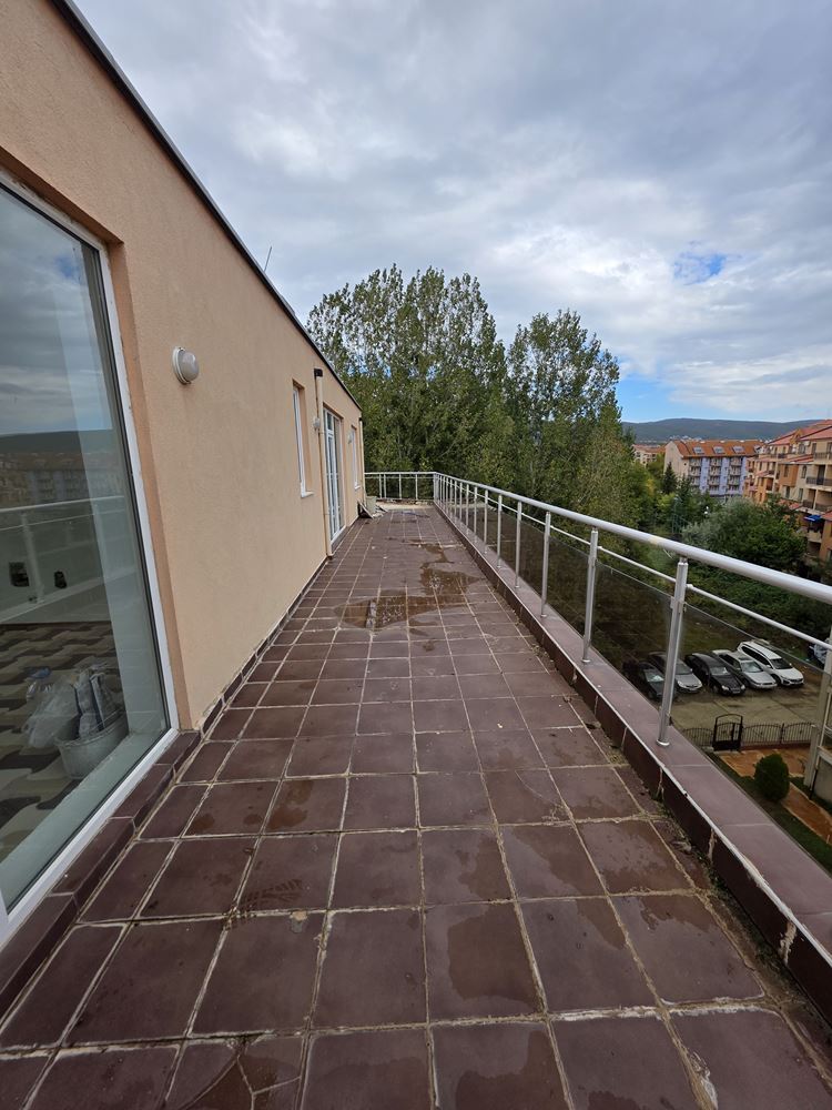 Three-room apartment with a huge terrace 500 m from the beach in Sunny Beach – 148 m² and excellent potential