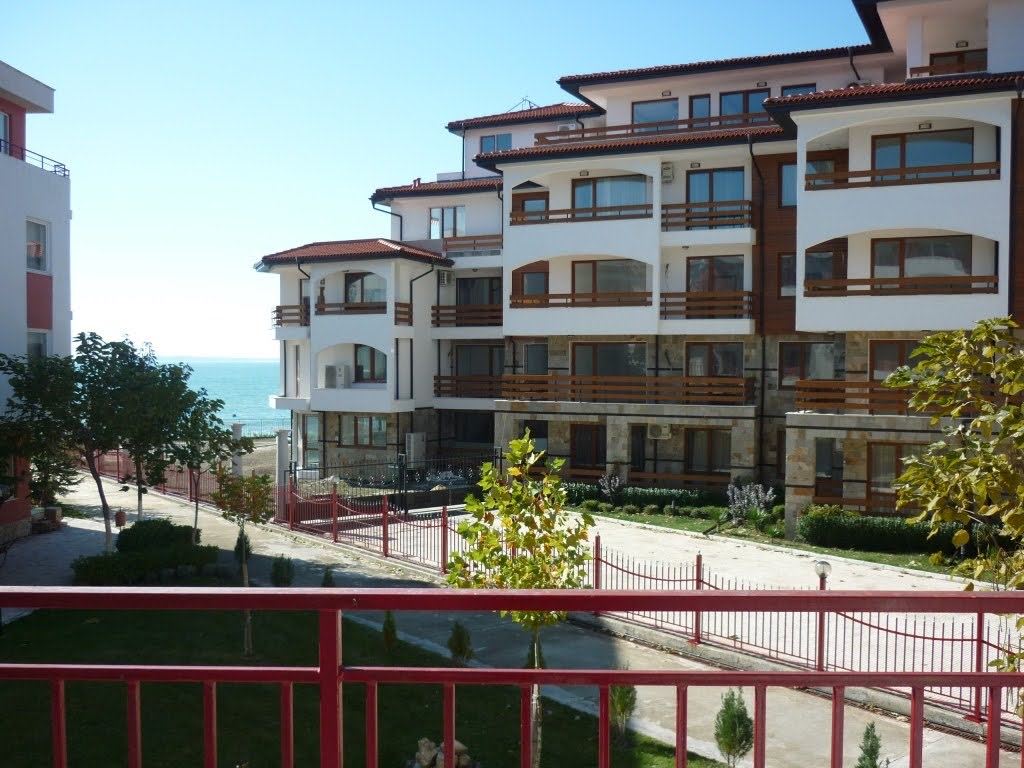 Fully Furnished One-Bedroom Apartment on the Beachfront with Sea View in Elenite