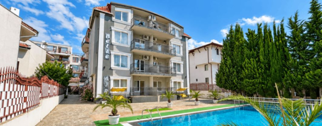 Spacious two-bedroom apartment in Sveti Vlas surrounded by greenery