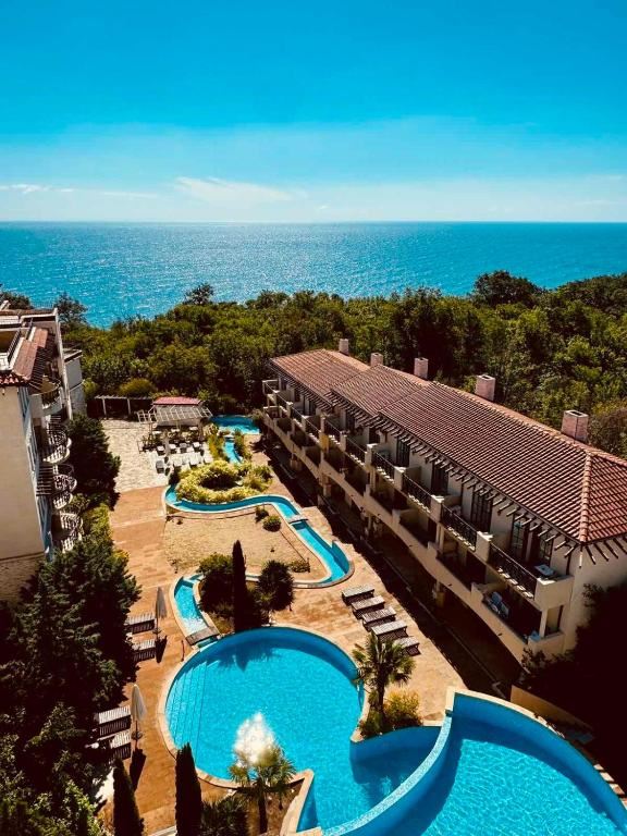 Wonderful One-Bedroom Apartment with Sea Views in a Luxury Seafront Complex in Obzor