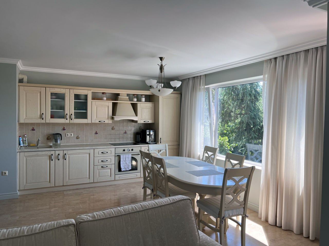 Spacious Three-Bedroom Apartment with Panoramic Sea View Only 50 Meters from the Beach – Low Maintenance Fee!
