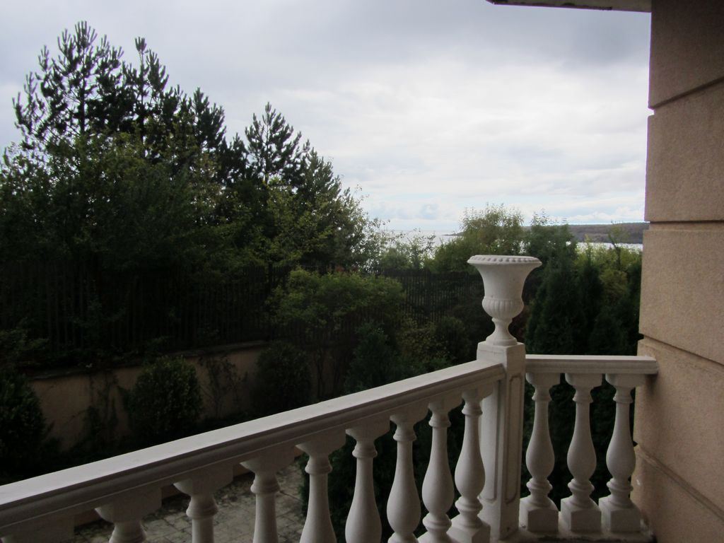 First line to Butamyata Beach! Furnished one-bedroom apartment with partial sea view in Sinemorets