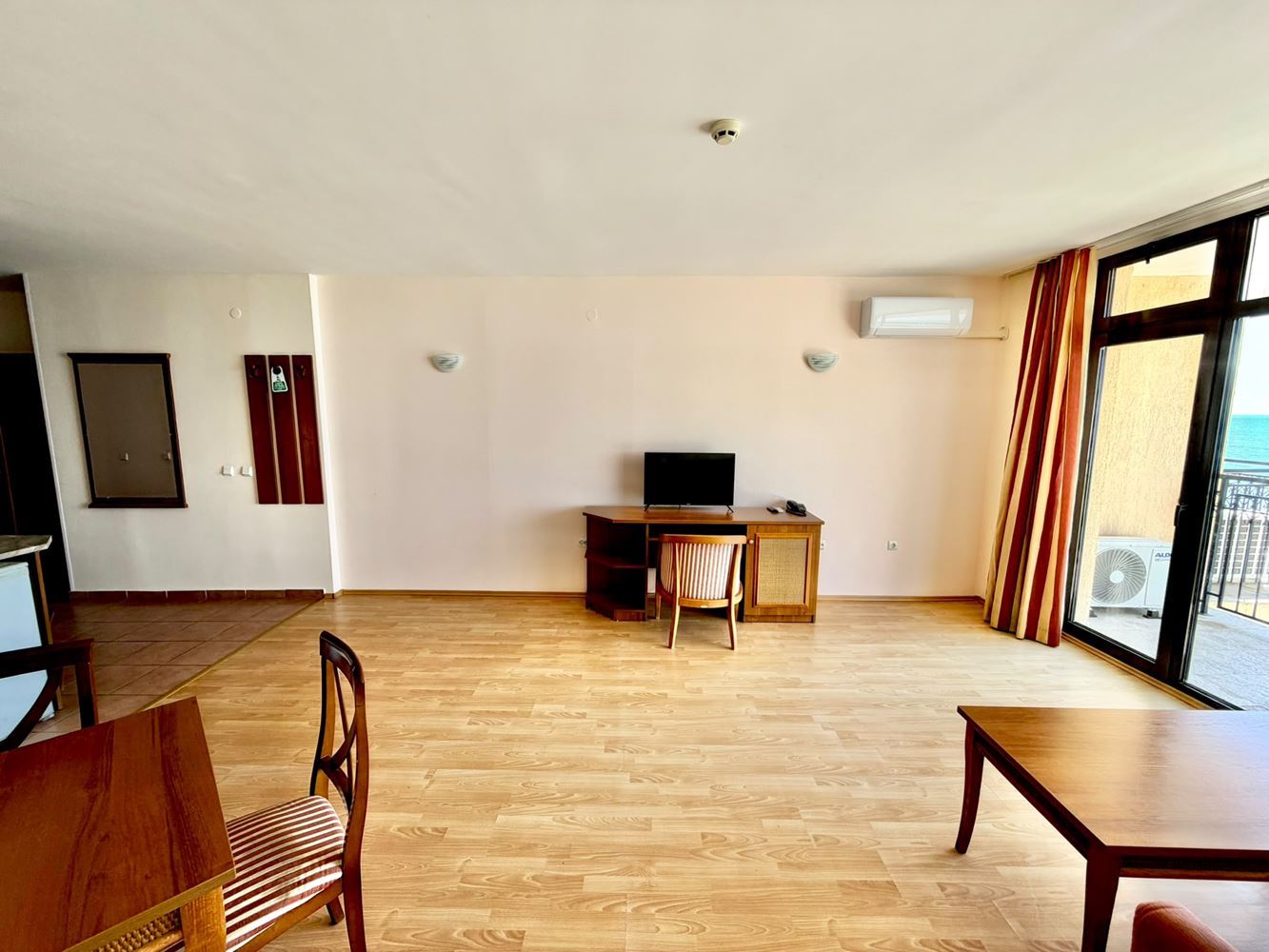 One-bedroom apartment with panoramic sea view on the first line in Sveti Vlas