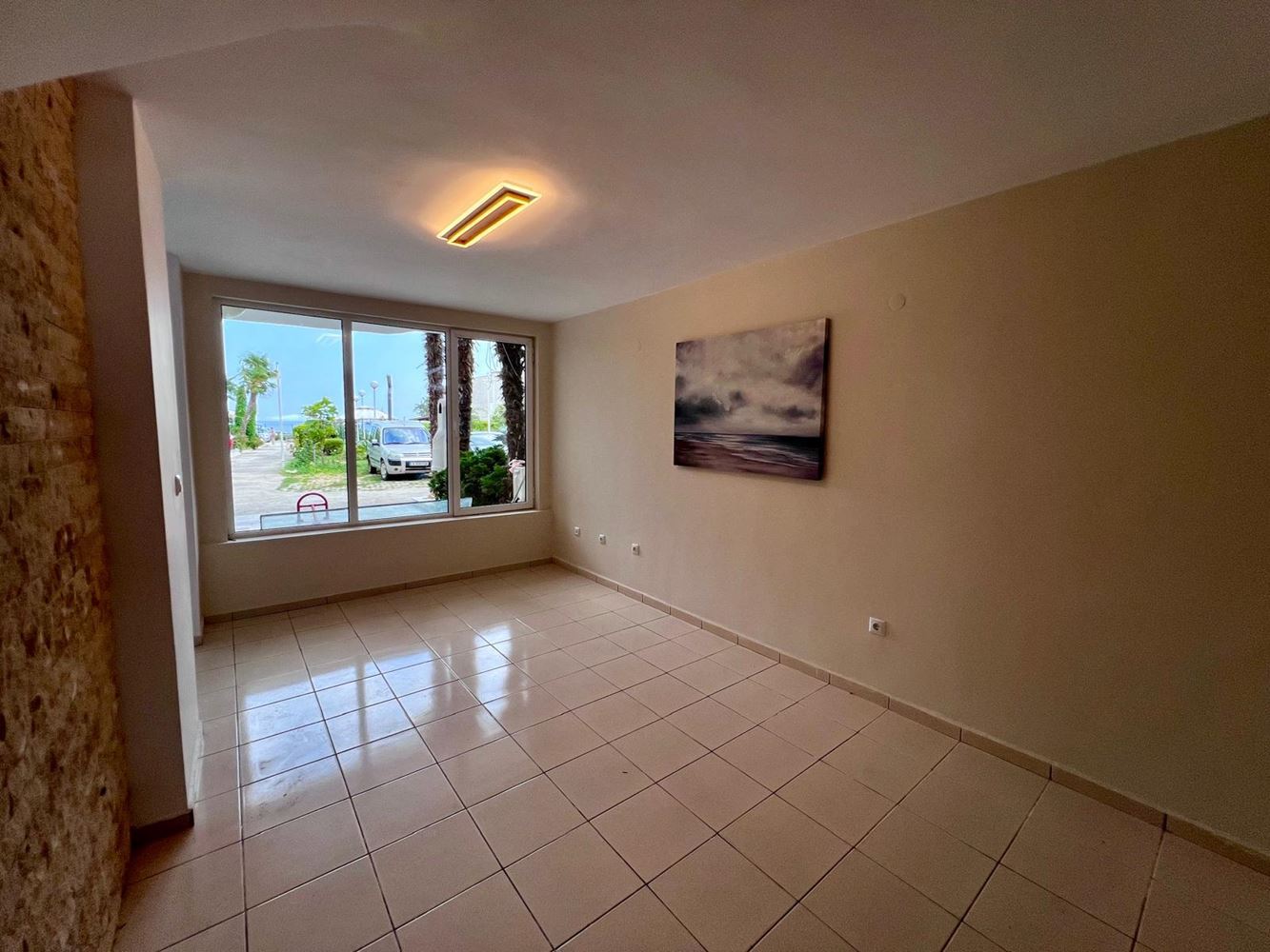 First-line sea property in Ravda – two-bedroom maisonette with sea view and private parking space