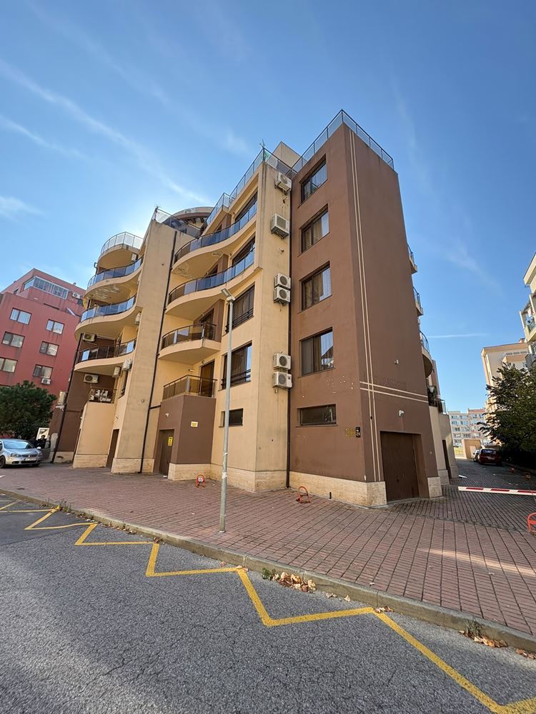 One Bedroom Apartment, 50 Metres from the Sea in Pomorie