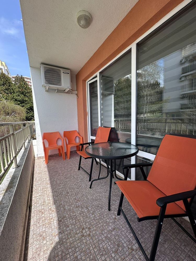 One-bedroom apartment with partial sea view in St. Vlas – furnished, renovated, in a luxury gated complex