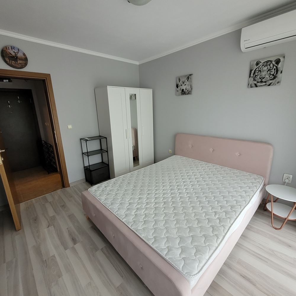 Cozy one-bedroom apartment with new furnishings in a gated complex near the sea in Elenite Resort