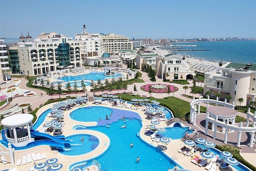 Spacious One-Bedroom Apartment on the First Sea Line in Pomorie with Sea View