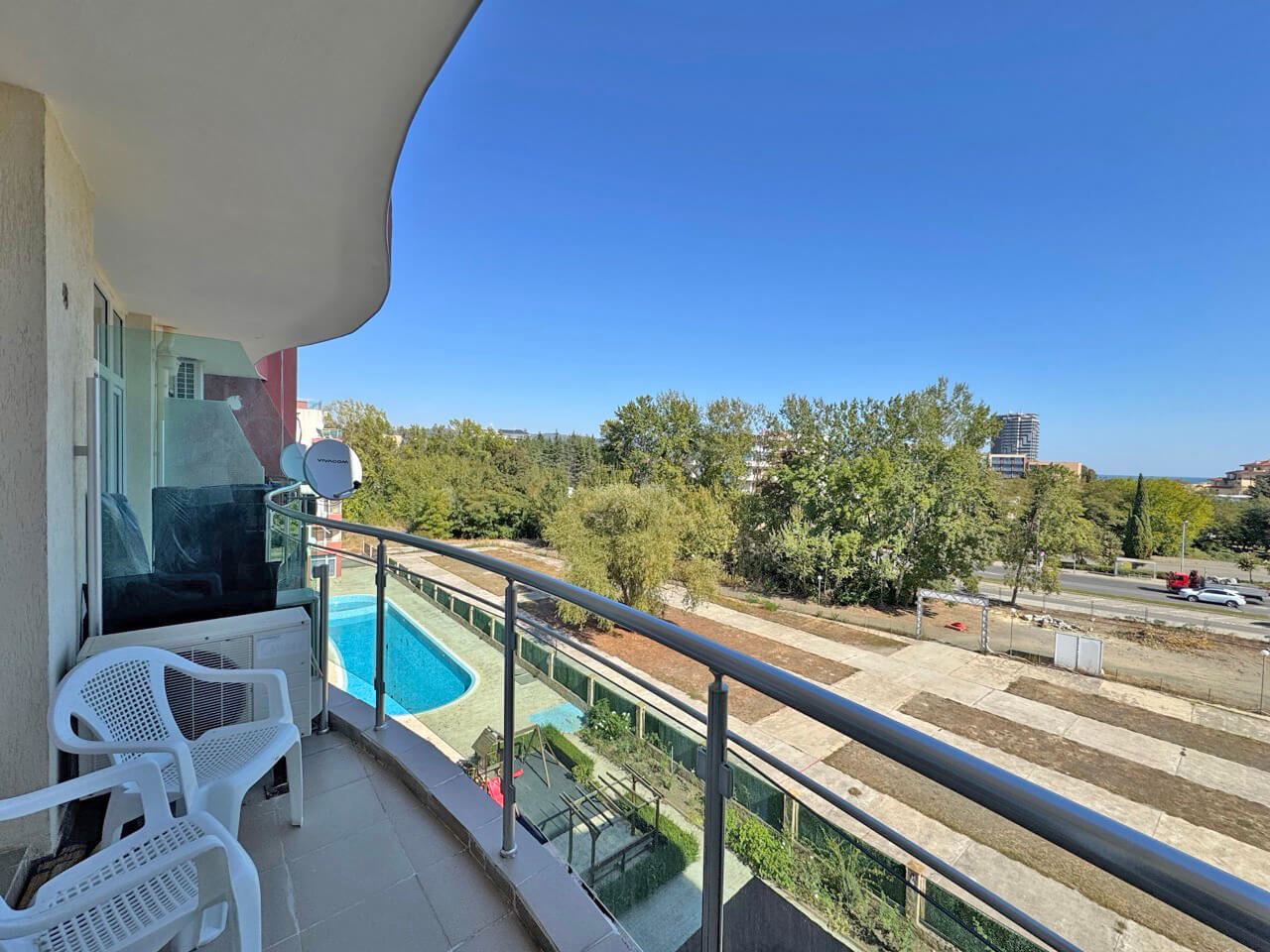 Sunny and spacious one-bedroom apartment with sea view in Sunny Beach
