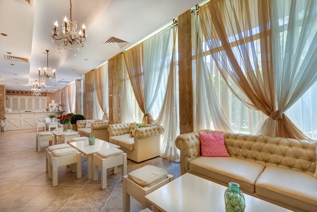 Furnished studio with panoramic terrace and pool view in Sunny Beach – comfort and SPA amenities all year round