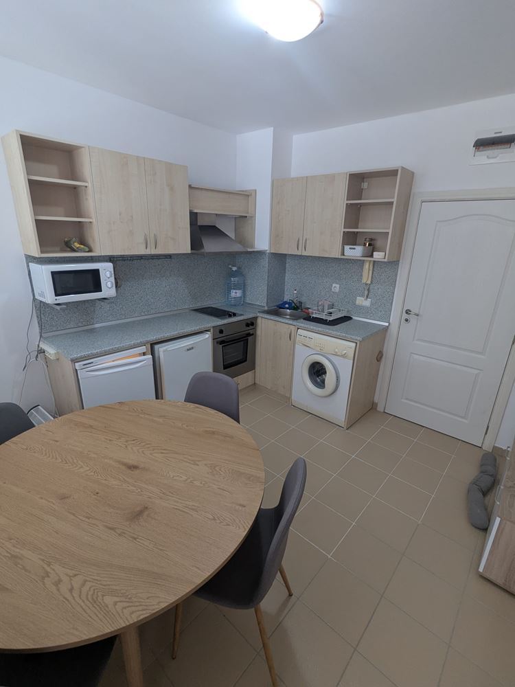 Spacious apartment with two bedrooms and frontal sea panorama in a residential complex in Ravda