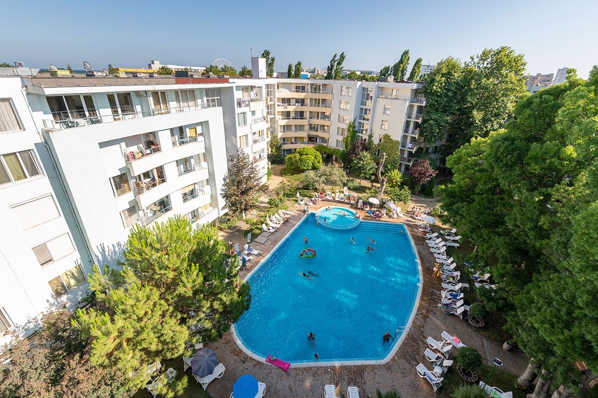 The Perfect Holiday Investment with an Excellent Location – Spacious Apartment 100 Metres from the Sea
