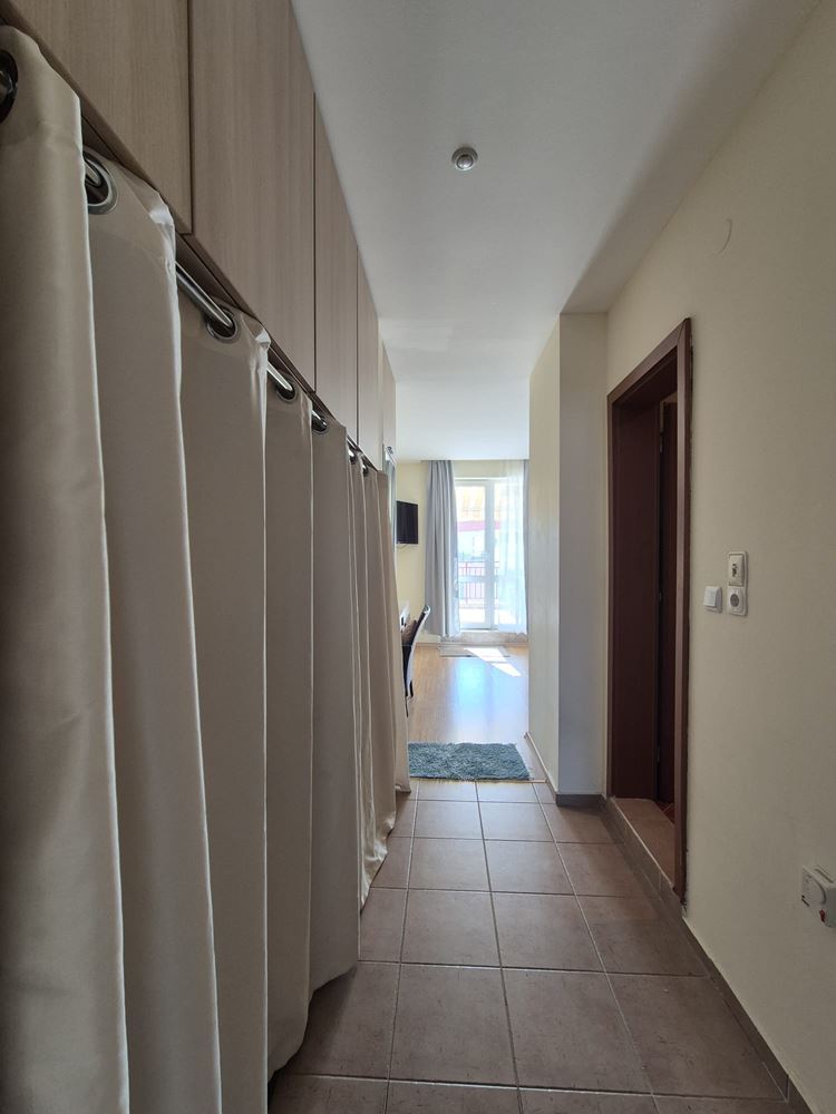 Compact Apartment on the First Line to the Sea with Excellent Investment Potential in Elenite