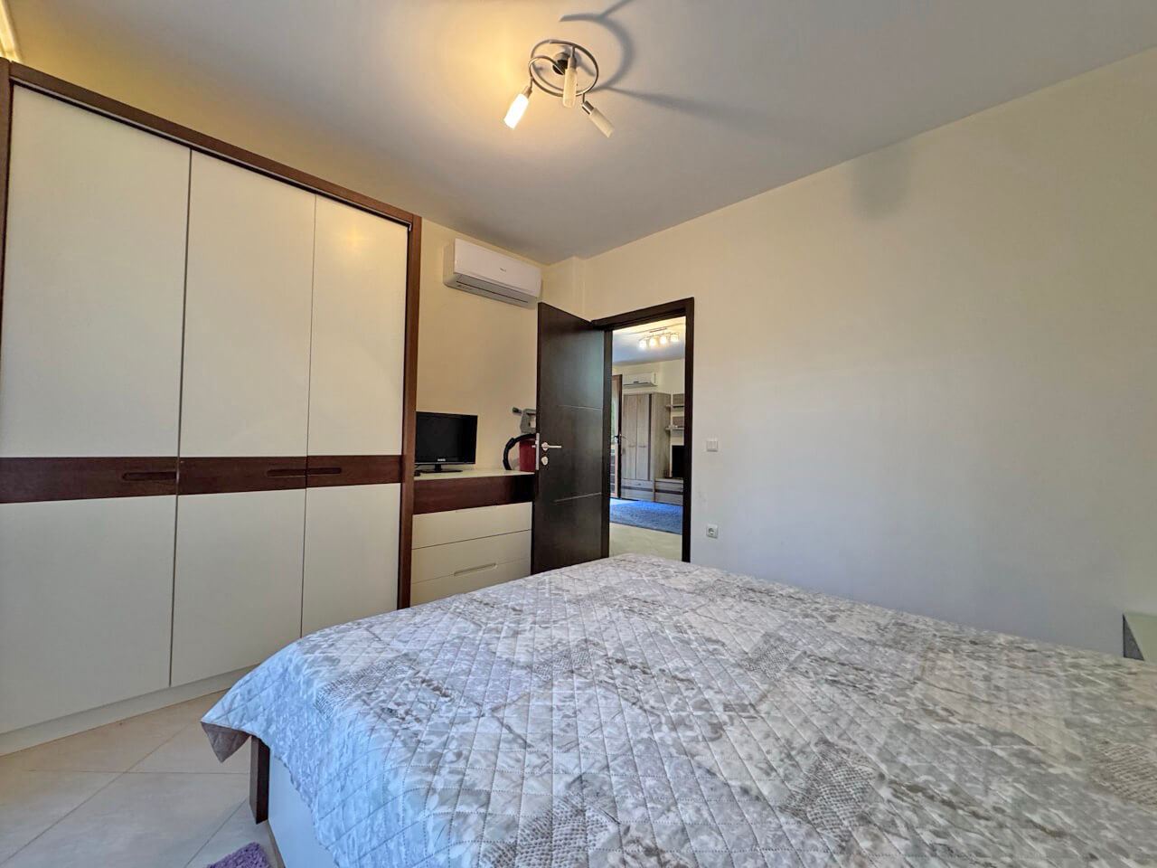 Perfect One-Bedroom Apartment with Direct Access to a Garden in a Luxury Complex with Excellent Amenities