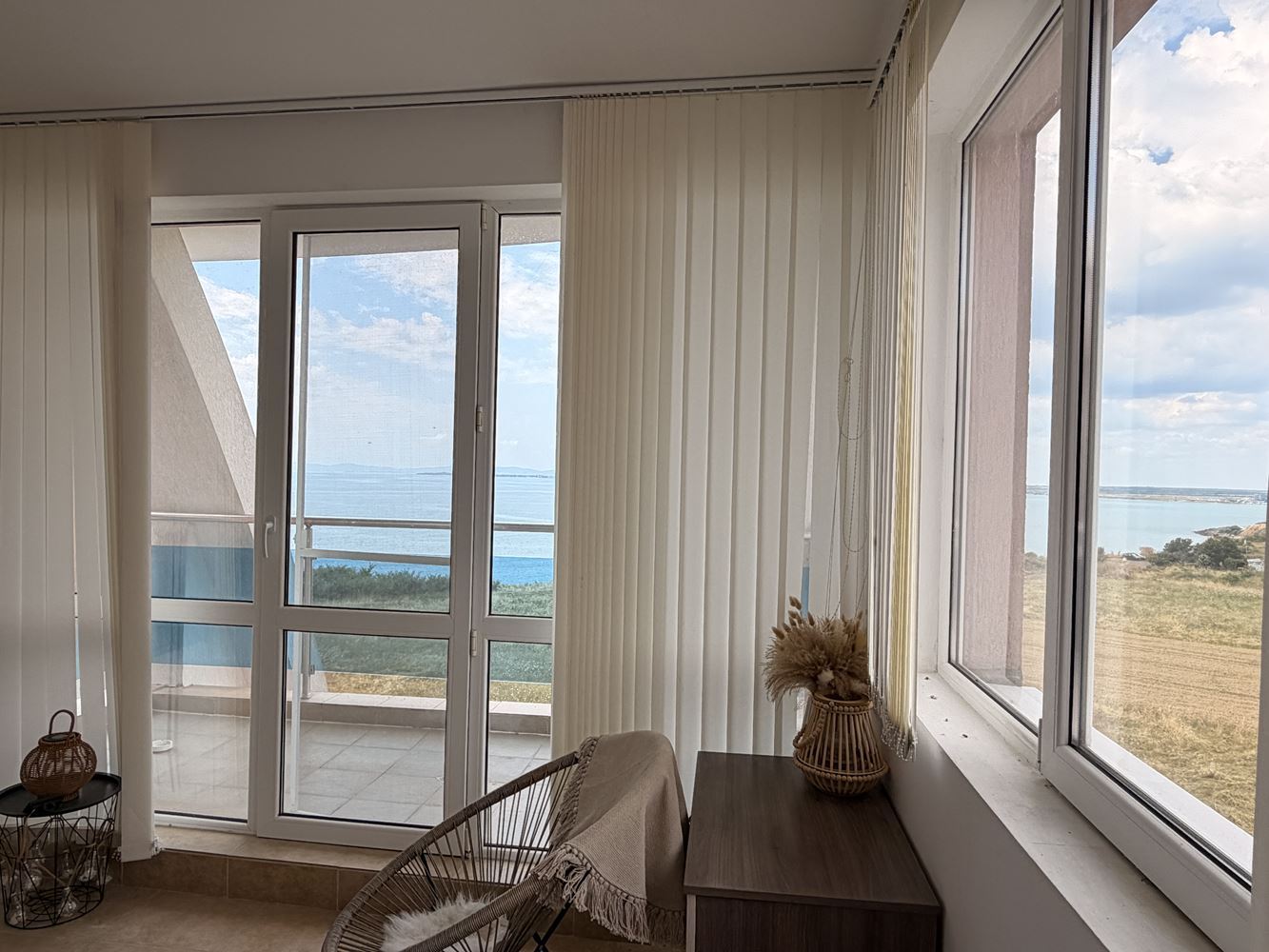 First Line with a Beautiful Sea Panorama – Spacious One-Bedroom Apartment with Two Terraces