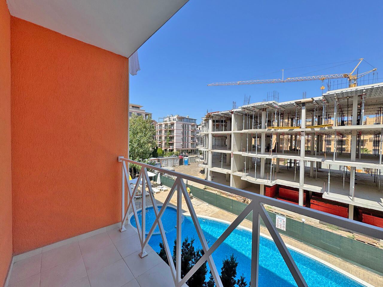 Bright One-Bedroom Apartment with Pool View in an Excellent Well-Maintained Complex in Sunny Beach