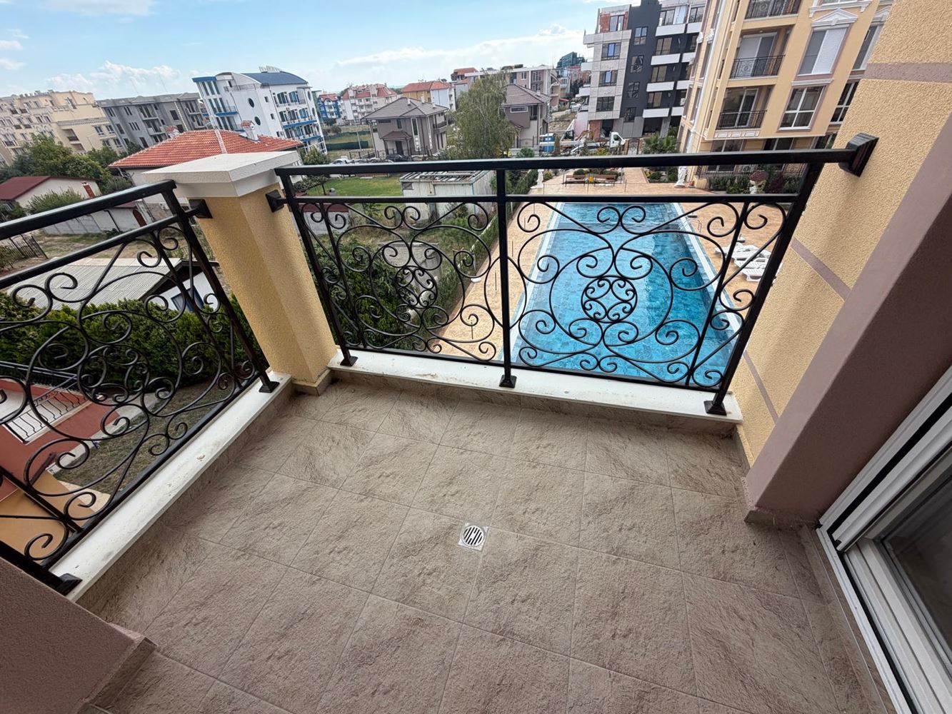 Apartment with 2 Bedrooms in a Modern Complex with Beautiful Green Surroundings in Ravda