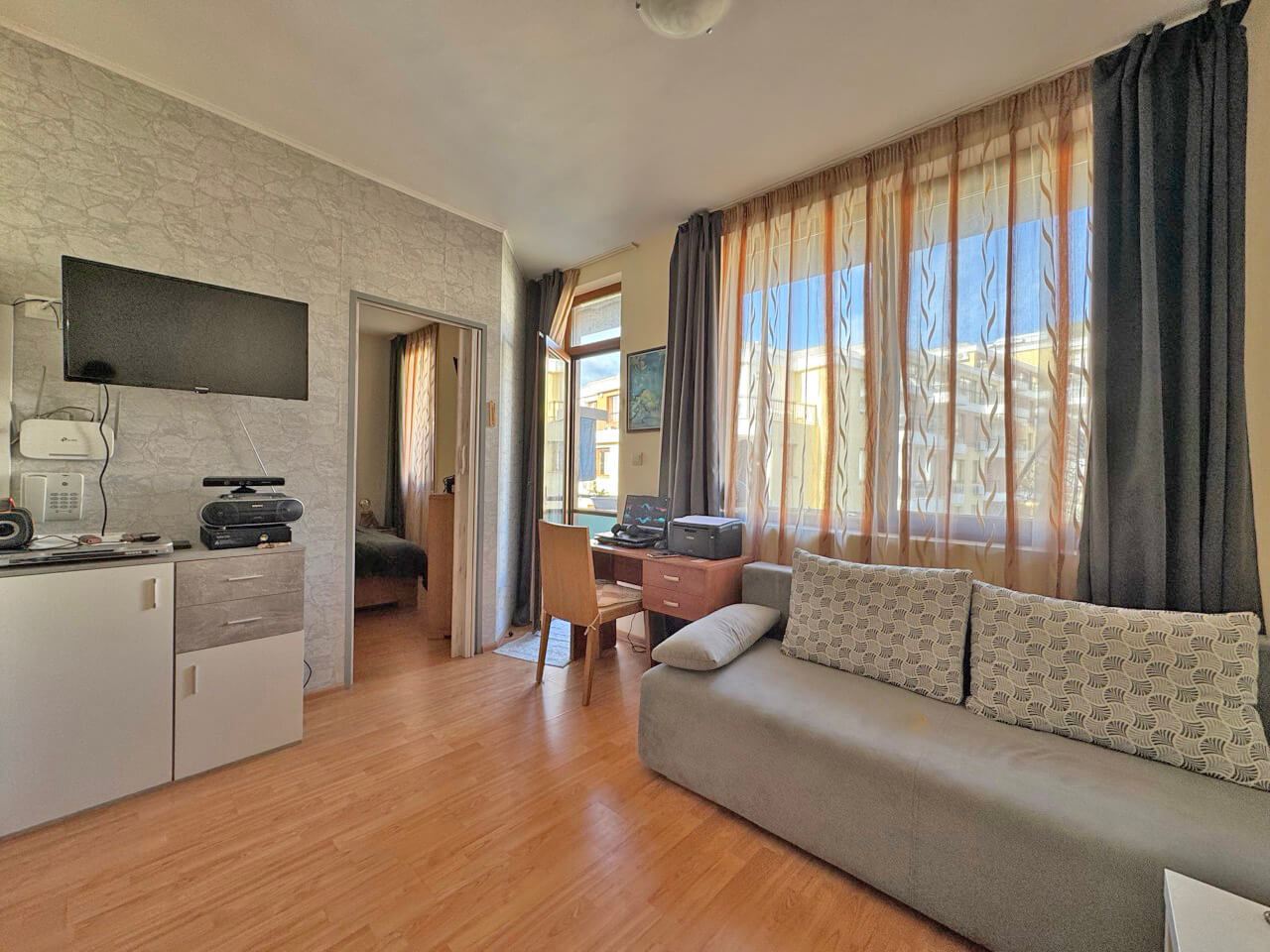 One-bedroom apartment in a complex with a seaside atmosphere on the first line in Sveti Vlas