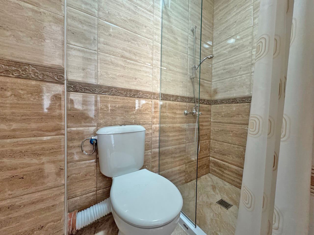 Bright studio in a luxury complex – perfect comfort by the pool