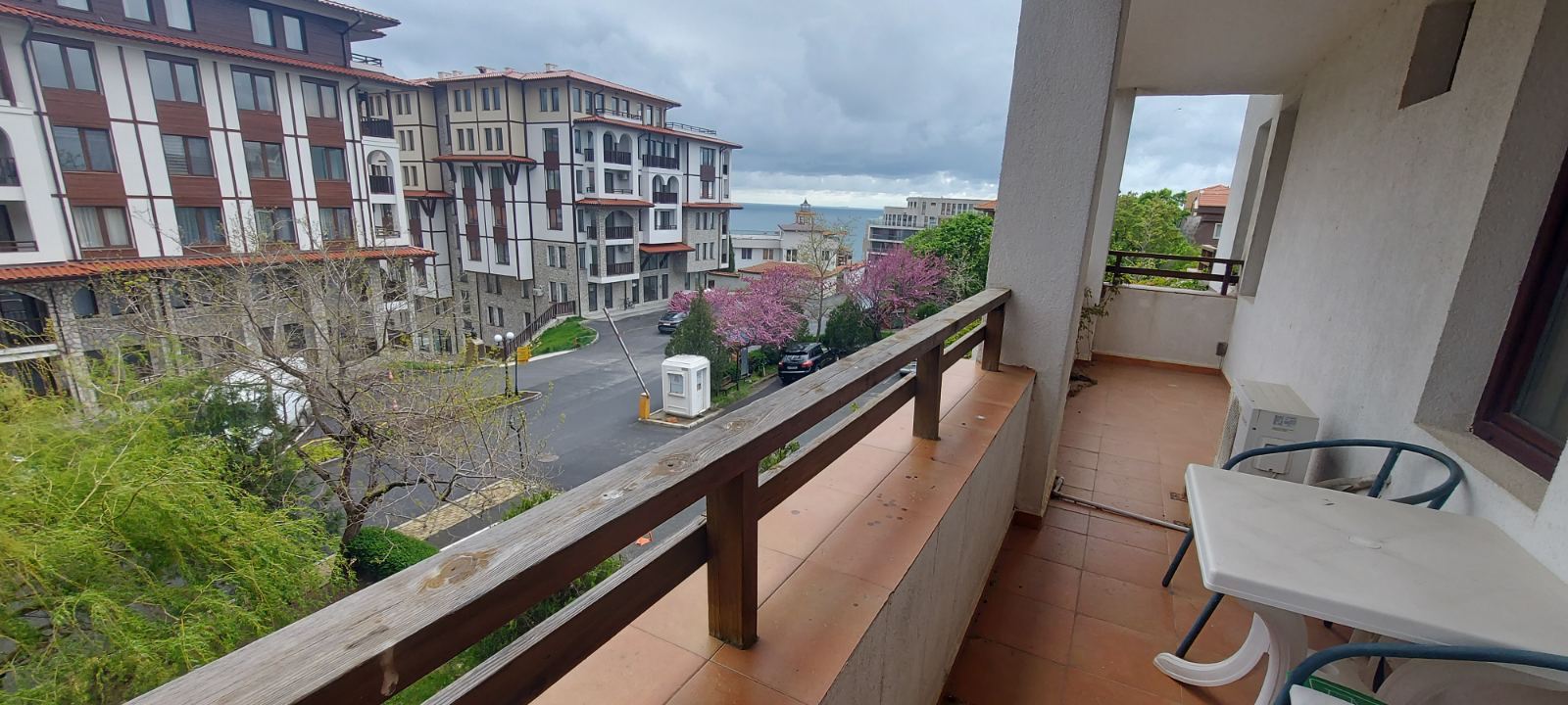 Spacious apartment with sea panorama in Sveti Vlas – comfort, greenery, and a prestigious location
