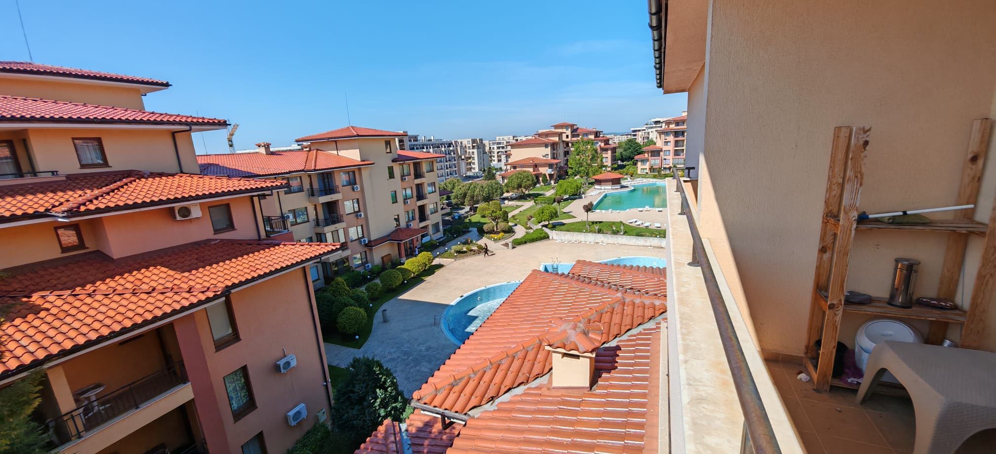 Furnished one-bedroom apartment with partial sea view and excellent infrastructure