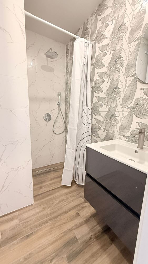 Luxury three-bedroom apartment on the first line in Ravda – space, prestige, and breathtaking sea panorama