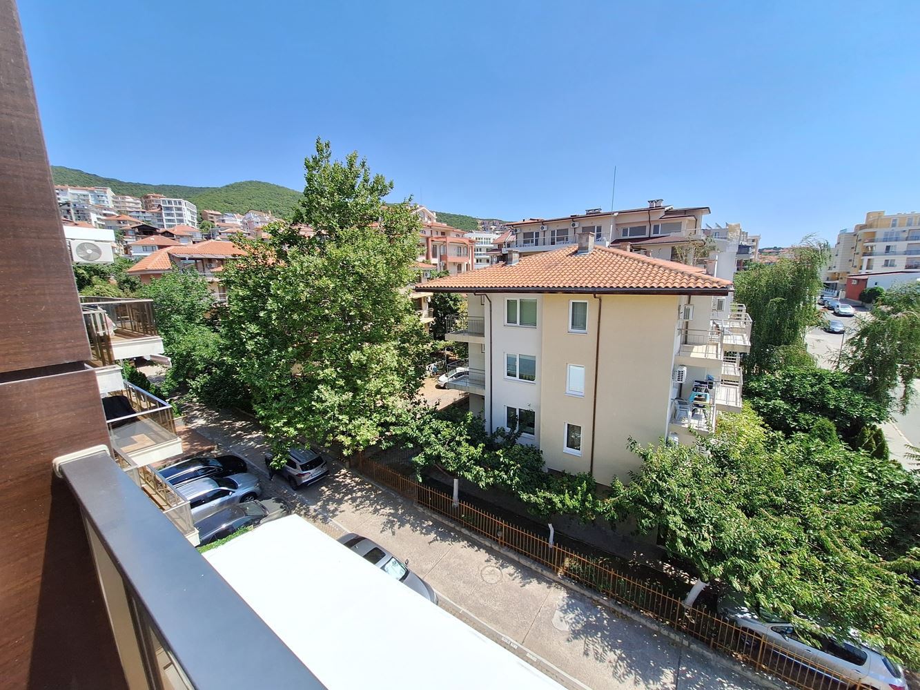 Spacious two-bedroom apartment with parking space only 200 meters from the sea in Sveti Vlas