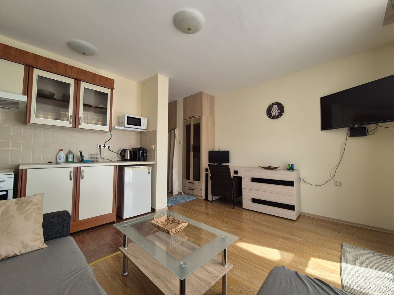 Compact Apartment on the First Line to the Sea with Excellent Investment Potential in Elenite