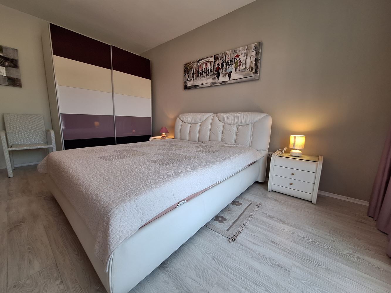 Spacious two-bedroom apartment with parking space only 200 meters from the sea in Sveti Vlas