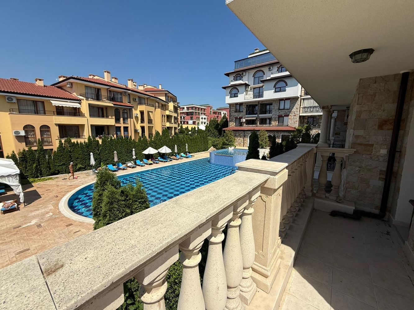Luxury duplex apartment with spacious veranda and pool view in Sveti Vlas