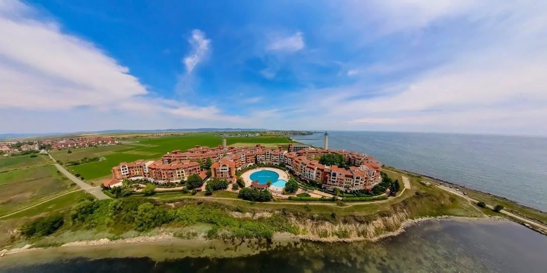 Spacious studio with sea view in a prestigious complex in Aheloy