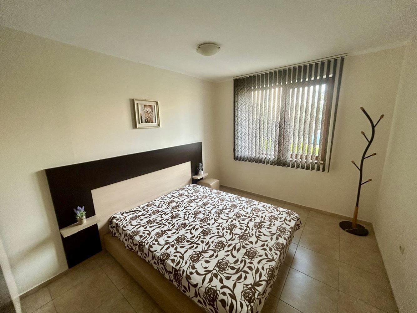 Spacious three-room apartment with pool view and excellent amenities in Nessebar