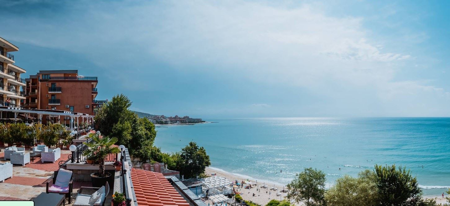 One-bedroom apartment with panoramic sea view on the first line in Sveti Vlas