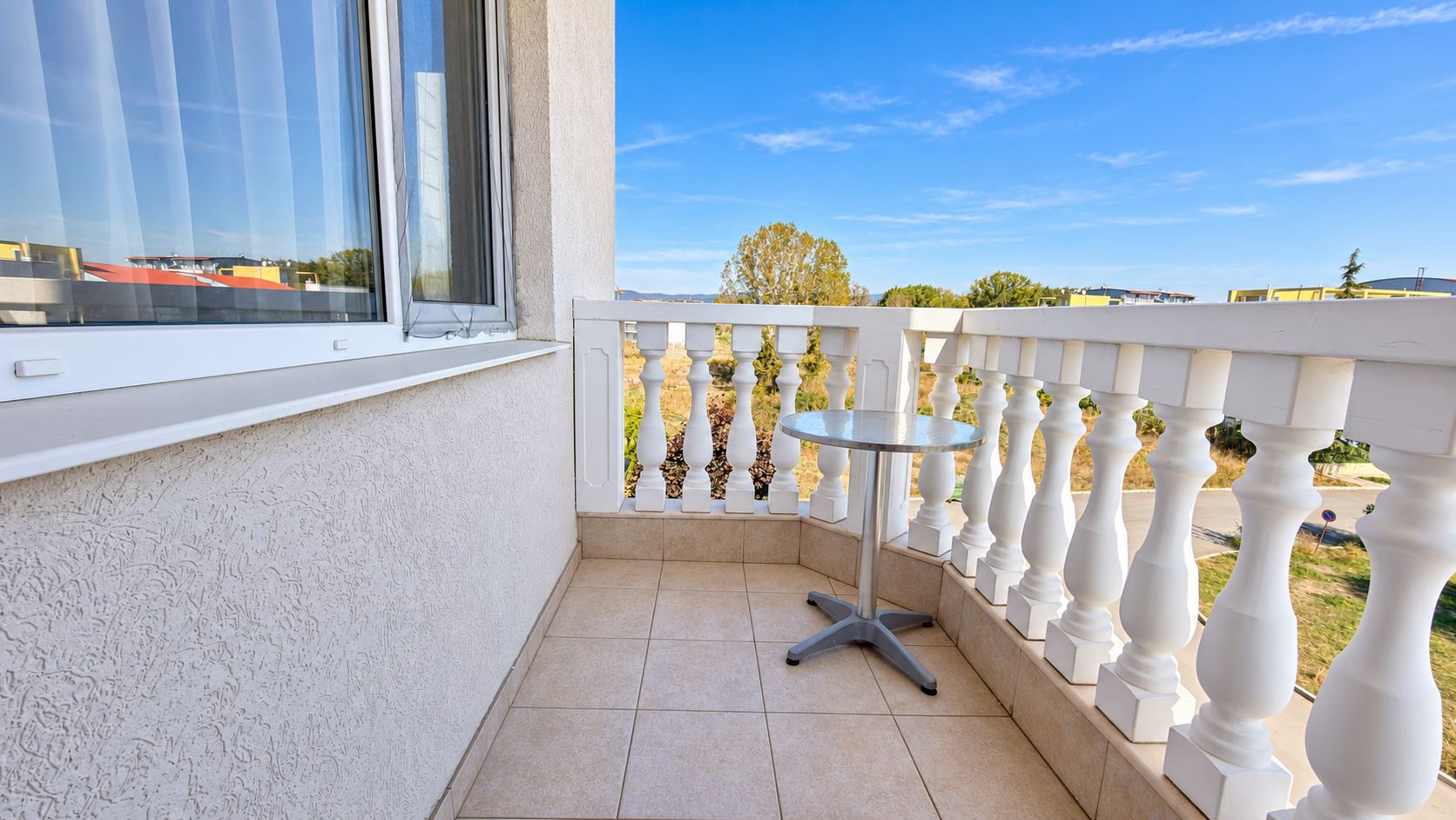 Cosy Small One-Bedroom Apartment in a Complex with a Swimming Pool and 24-Hour Security
