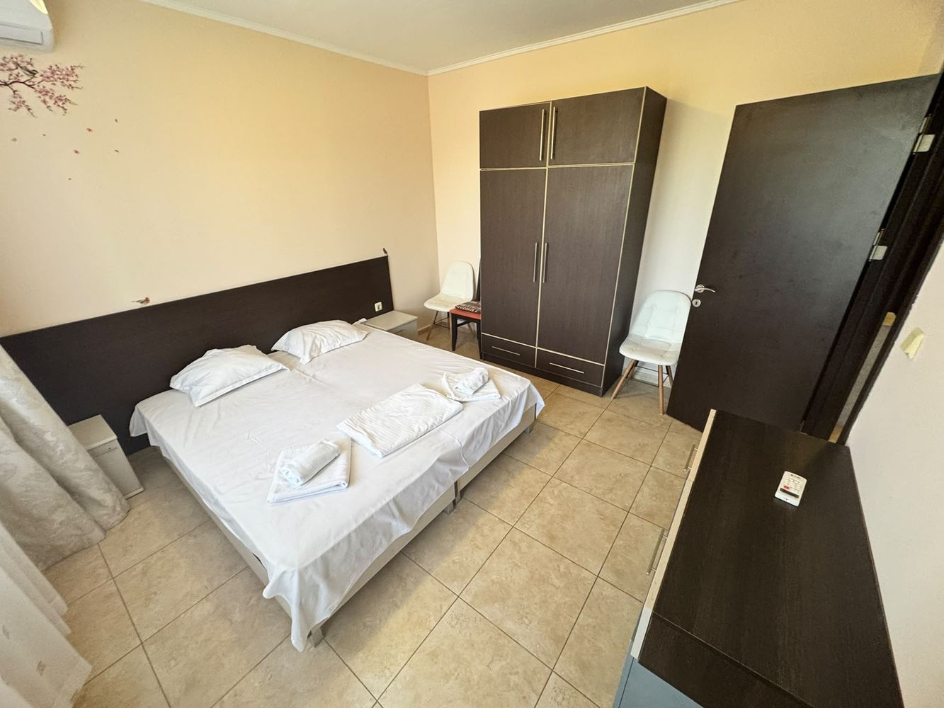 Spacious apartment with three bedrooms, its own atmosphere and excellent infrastructure in Nessebar