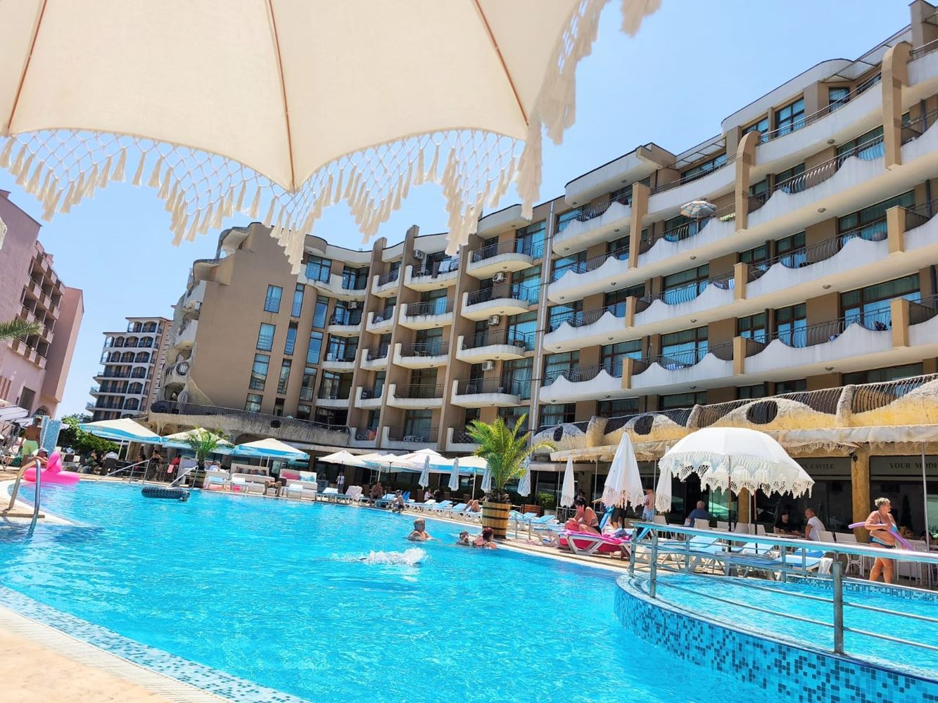 Sunny Beach – fully furnished spacious studio in a luxury complex only 50 m from the beach