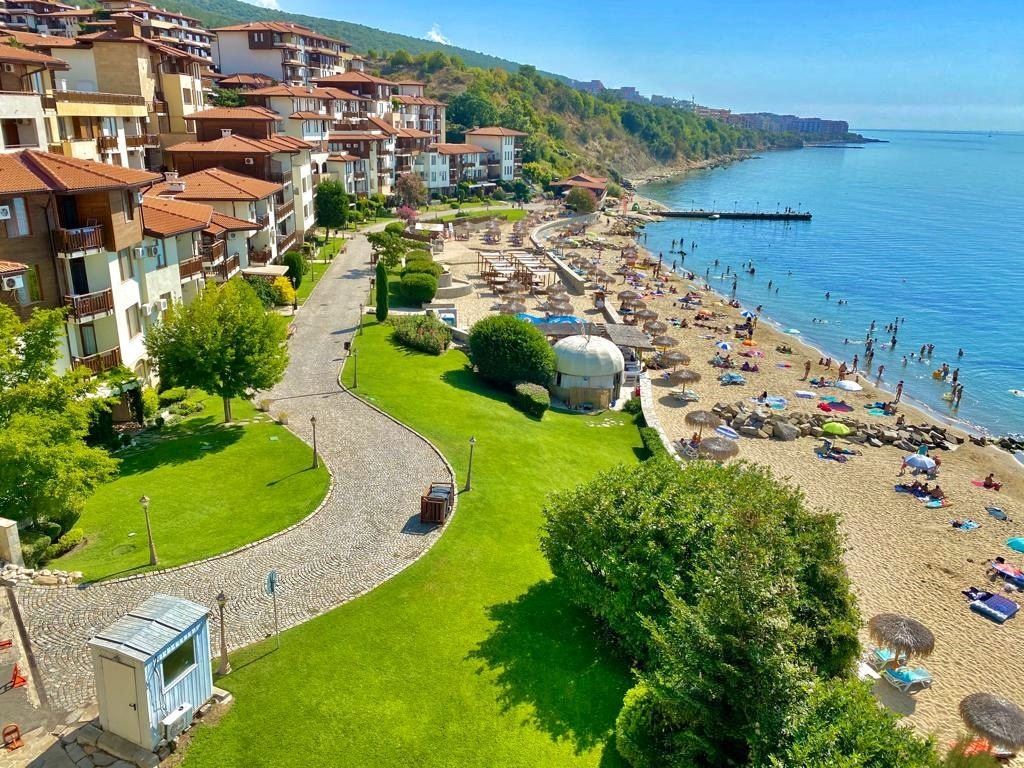 One-Bedroom Apartment on the First Sea Line in Sveti Vlas – Prestigious Complex with Excellent Infrastructure