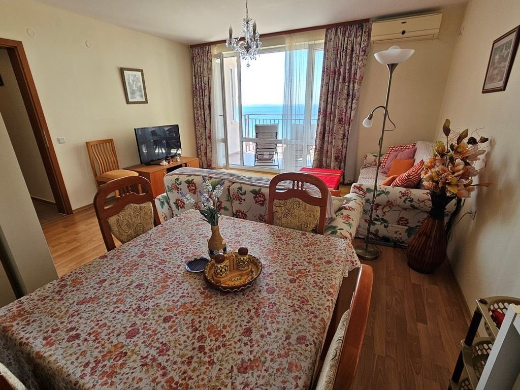 Sveti Vlas, beachfront – panoramic one-bedroom apartment with sea view from every room