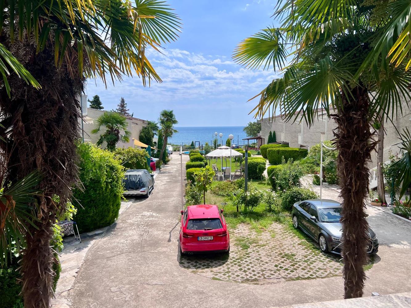 First-line sea property in Ravda – two-bedroom maisonette with sea view and private parking space