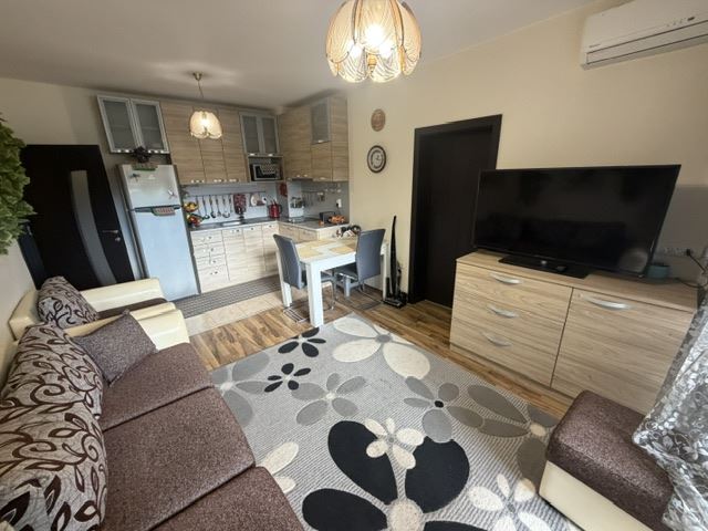 Spacious Three-Bedroom Apartment Close to the Sea with Excellent Complex Facilities
