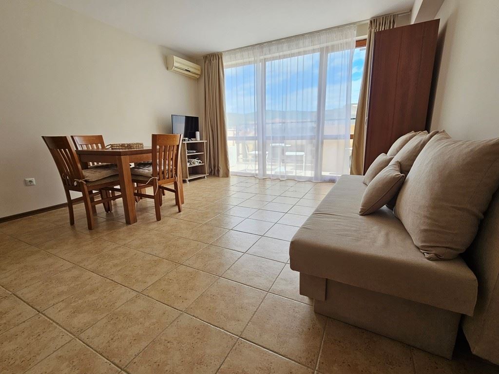 One-bedroom apartment with panoramic views and excellent location in Sunny Beach