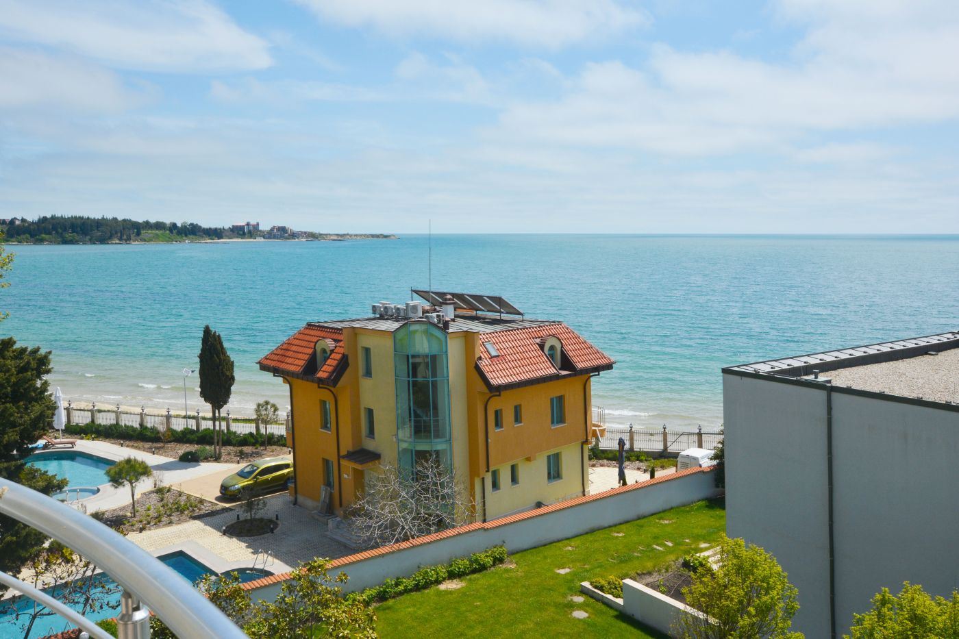 Luxury two-bedroom apartment with sea view on the first line in Ravda – 114 m², two terraces, and full comfort