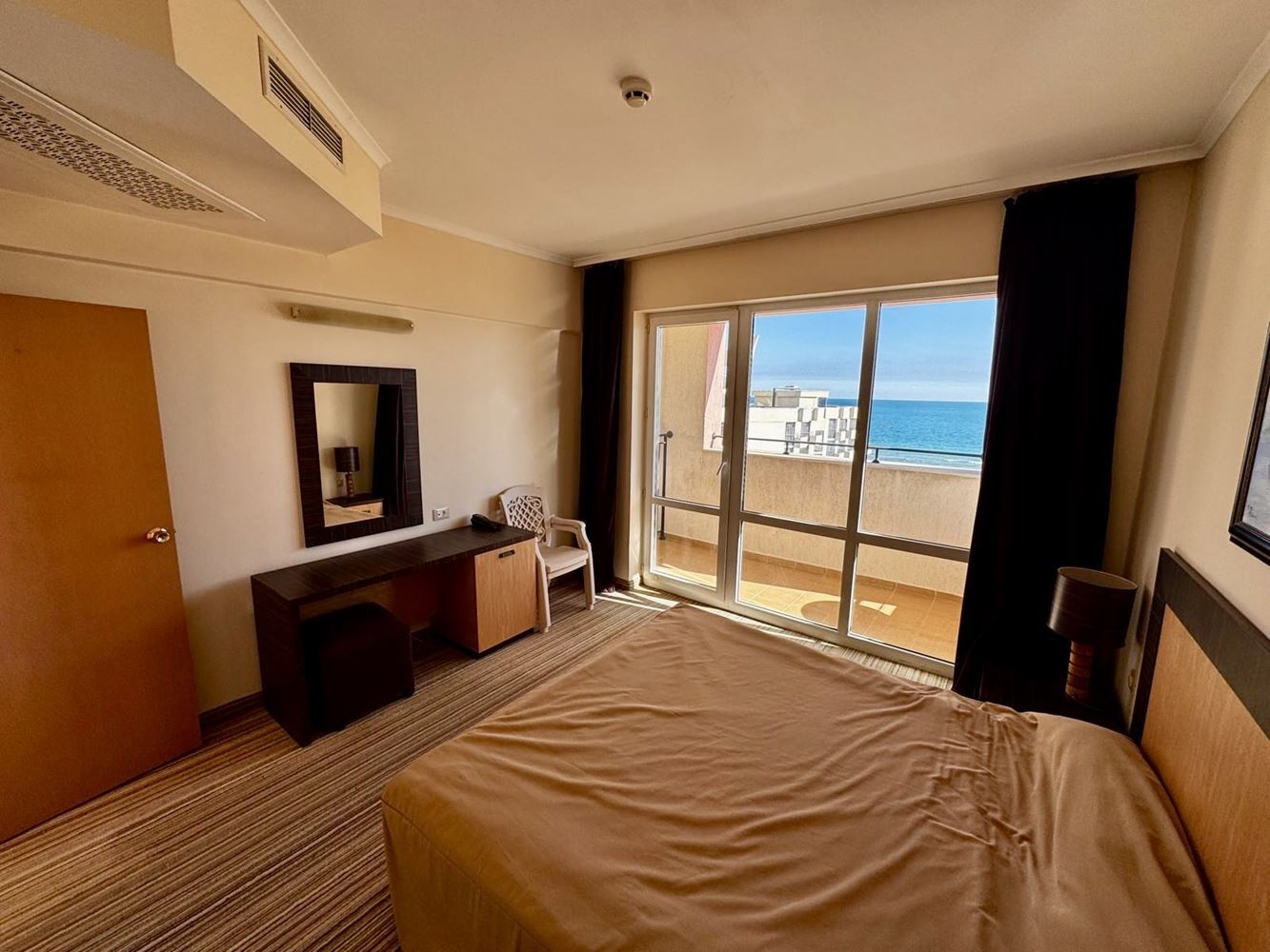 Spacious one-bedroom apartment with a large terrace and panoramic sea view