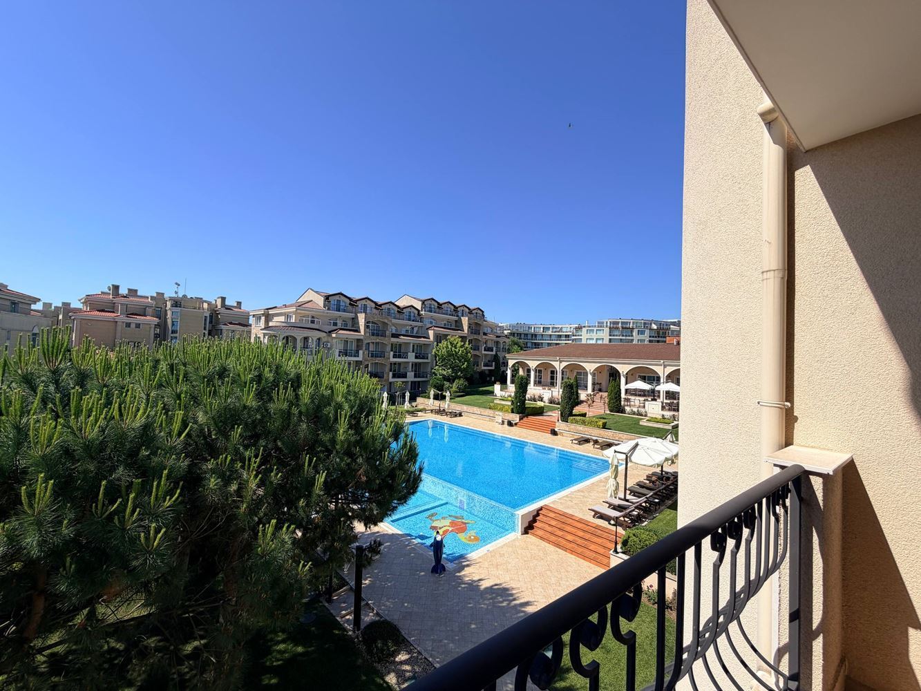 Spacious one-bedroom apartment with panoramic sea view in Chernomorets – a ready home by the sea