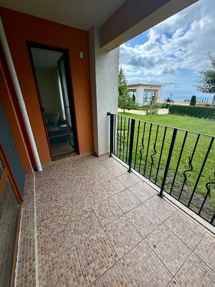 Cozy apartment in Sveti Vlas on the ground floor – sea, mountain and luxury complex