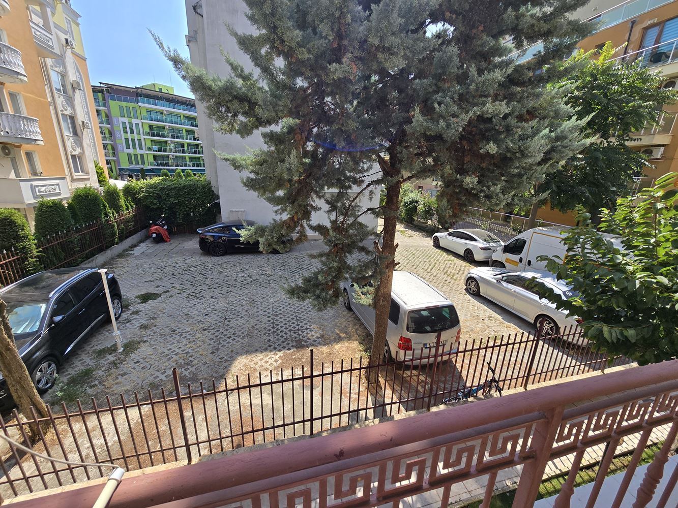Three-room apartment with luxury renovation in Sunny Beach – pool view and installment payment option
