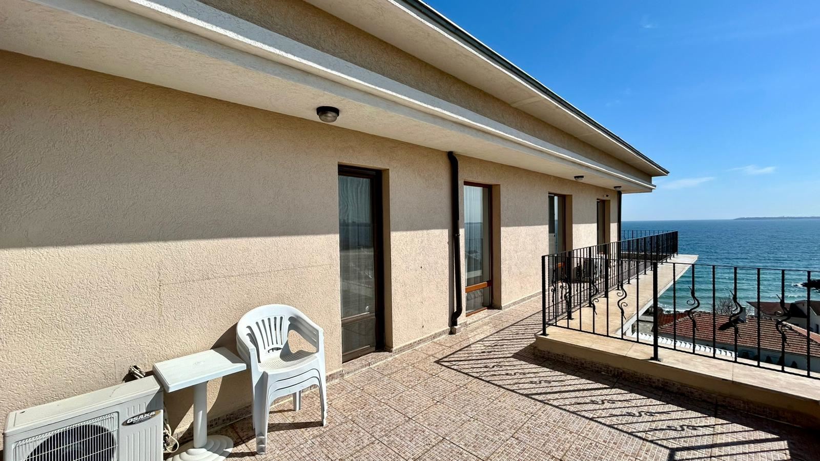 Sveti Vlas – three-bedroom apartment with direct panoramic sea view in a first-line complex